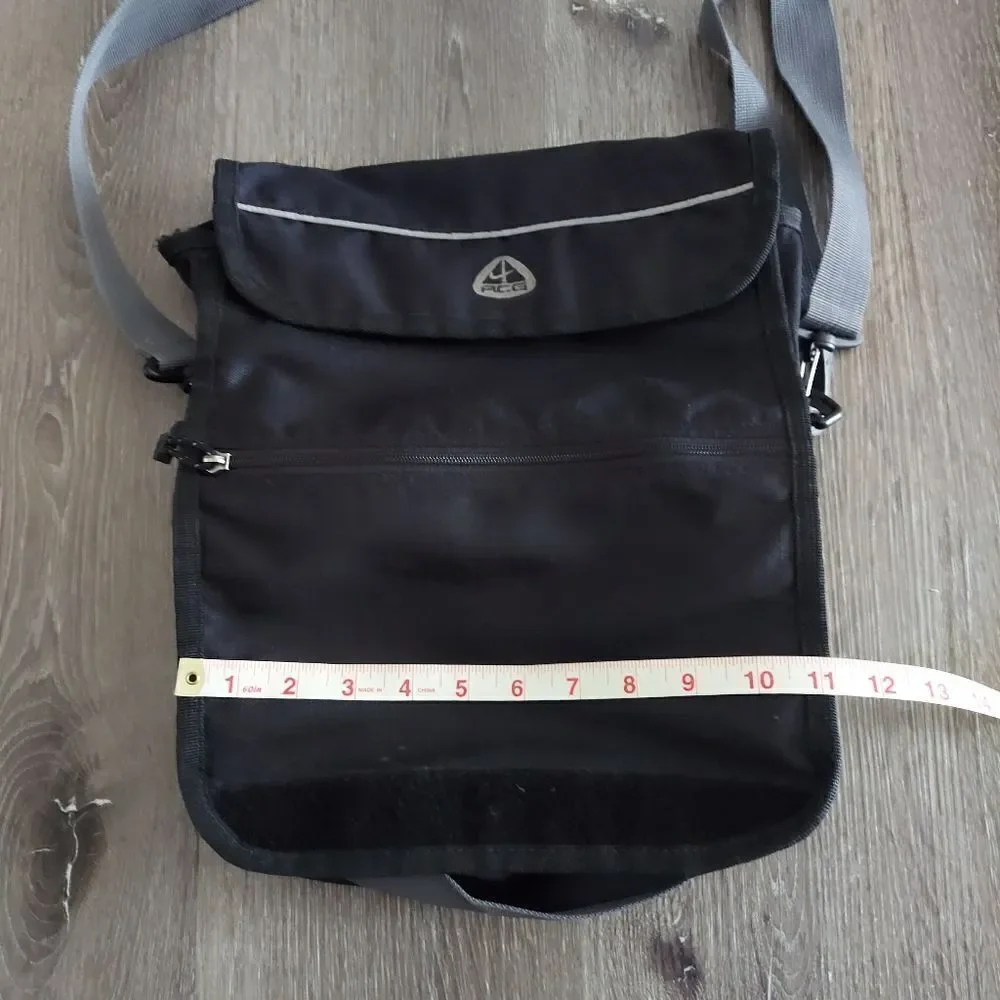 Vintage 00’s Nike ACG Messenger Bag